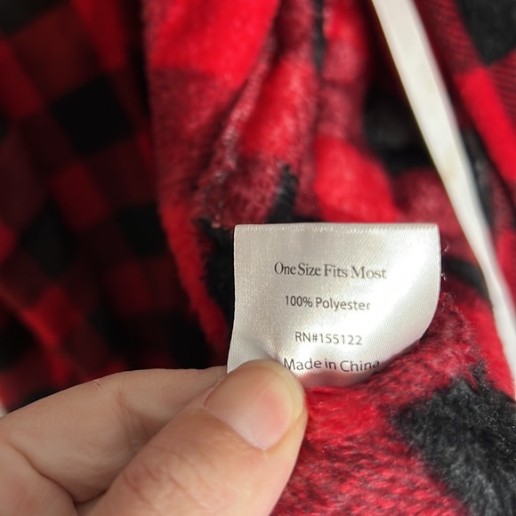 Amari black and red buffalo plaid soft and fuzzy bathrobe one size - Picture 6 of 6